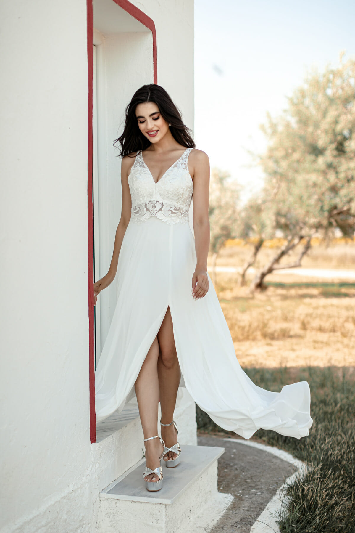 Λευκό Φόρεμα Με Κεντημένο Μπούστο 217057