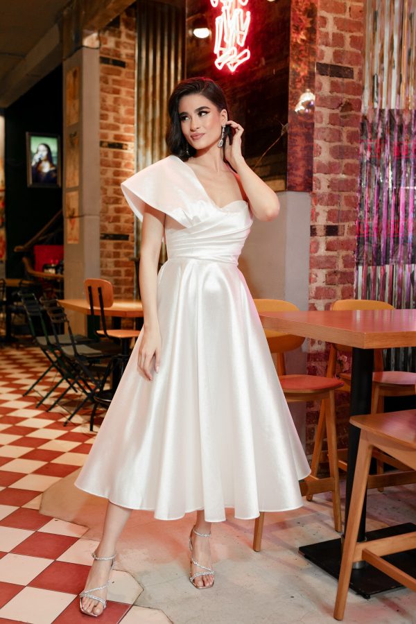 Μίντι Φόρεμα "Azure Elegance" Κλος με Εντυπωσιακό Μανίκι