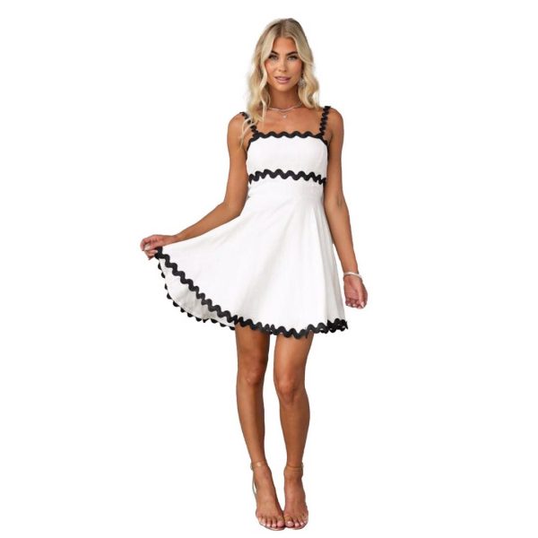 Λευκό Φόρεμα με Μαύρες Λεπτομέρειες